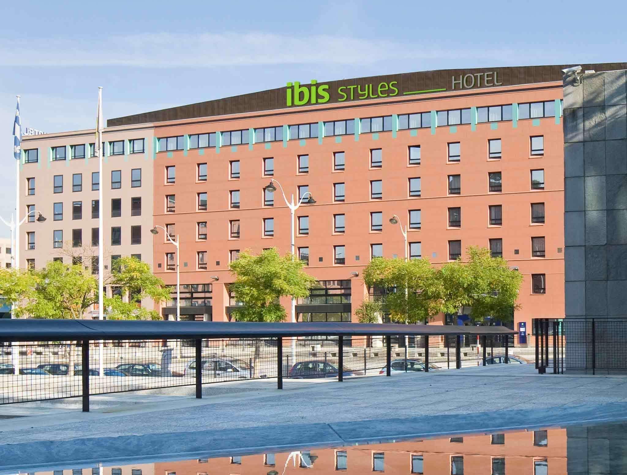 Ibis Styles Evry Courcouronnes Hotel And Events Buitenkant foto